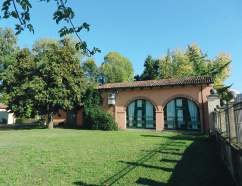 camere, 2 bagni di cui uno con doccia idromassaggio. Garage doppio in lunghezza. 153.