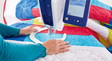 una macchina per quilting/cucito, che ti consente di aggiungere disegni di trapuntatura a mano