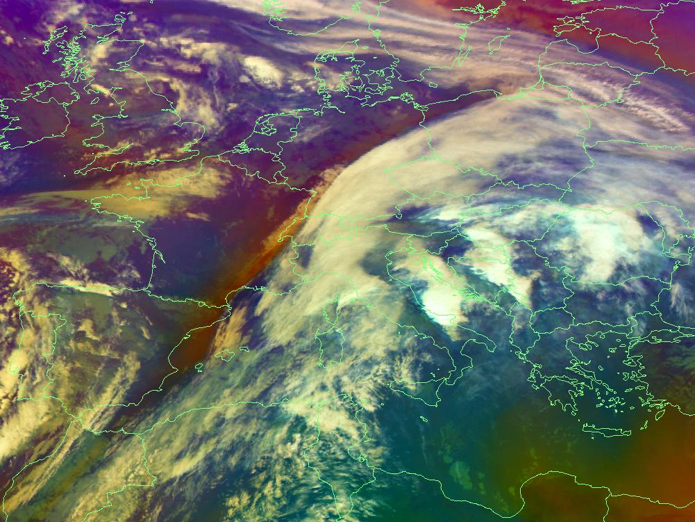 della stessa che si spinge nell entroterra africano nord-occidentale. Durante questa giornata si osserva l ulteriore estensione del promontorio interciclonico situato sul Mediterraneo orientale.