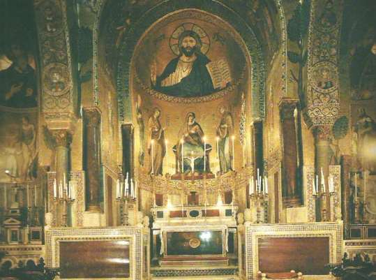 CAPPELLA PALATINA La Cappella, simbolo della sintesi culturale e politica apportata dai Normanni, fu costruita da Ruggero II e consacrata come chiesa della famiglia reale nel 1143, come attesta