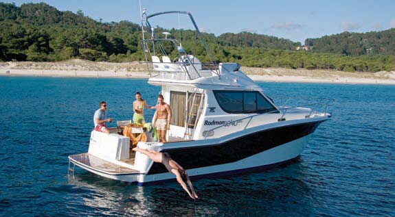 facilità il centro della vita a bordo per godersi il sole e il mare con le migliori delle compagnie.