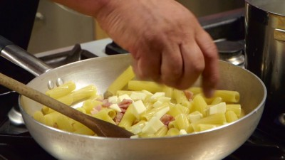 9 Trasferite la pasta in una teglia o in una pirofila che non dovrà necessariamente essere