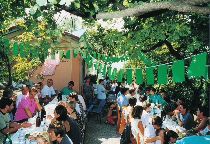 12/9/99 Tradizionale pranzo di ringraziamento nel bosco - foto R. Gava 1 2 3 4 5 6 7 8 9 10 11 12 13 14 15 S s. Ugo D s. Franc. di Paola L s. Riccardo M s. Isidoro M s. Vincenzo G s. Celestino V s. G.B.