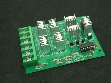 pulsante Amplificatore di potenza per controller rgb codice 110497 Dimensioni 102 x 75 x 25 mm peso 108 g.