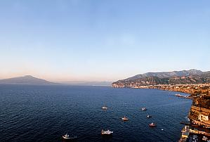 Location Sorrento è una destinazione affascinante, che offre una combinazione unica di clima piacevole, eccellenti facilities ed un panorama di insuperabile