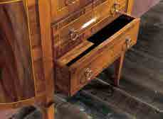 Septet with 7 drawers and walnut inlay. cm. L.