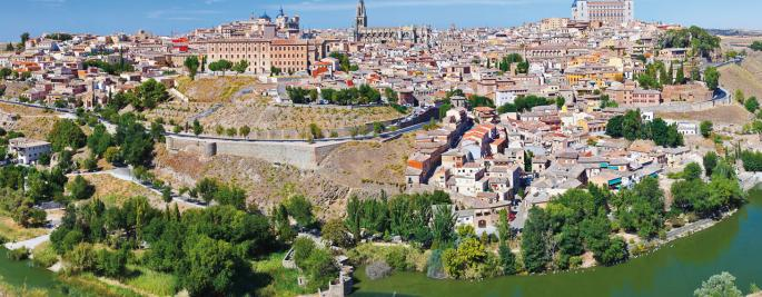 E poi scappare dalla metropoli per compiere escursioni nella magni ca Toledo, con la cattedrale gotica e la cittadella antica, e a San Lorenzo