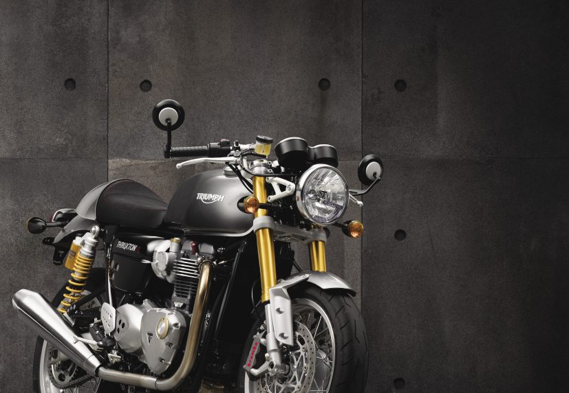 Le nuove Thruxton e Thruxton R fanno rivivere la leggenda delle Café Racer con un carattere, una potenza e