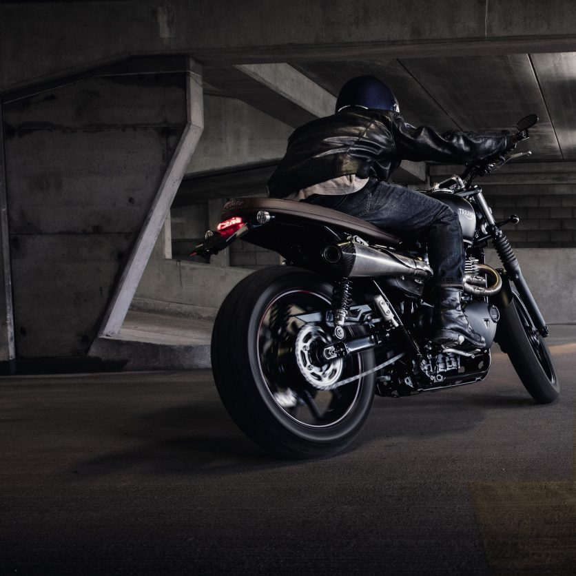 LIBERA LA FANTASIA OLTRE 150 ACCESSORI PER LA STREET TWIN La Street Twin è la base perfetta per dar vita alla tua custom special.