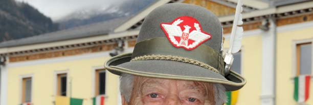 PROFILO DEL GENERALE CARLO VALENTINO E stato Comandante della Scuola Alpina della Guardia di Finanza di Predazzo e del Gruppo Sciatori Fiamme Gialle dall agosto 1967 al settembre 1971 e dall agosto