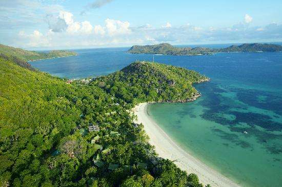 Arrivo e coincidenza per Mahè, Seychelles, dove si arriverà in serata.