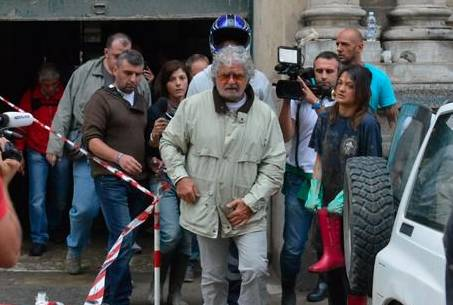 2 Non ama essere indicato come il bodyguard di Beppe Grillo. Lo avevo semplicemente seguito perché volevo rendermi utile racconta.