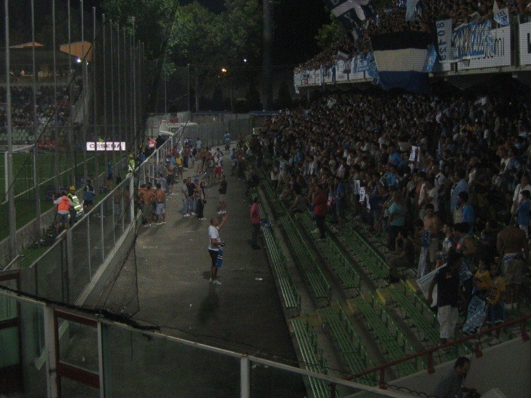 Rifacimento curva visibilità della gradinata est dello stadio Dino Manuzzi di Cesena Giulio Franceschini e Gianluca Endrizzi Rubner Holzbau Bressanone (BZ) Un intervento particolarissimo è stato