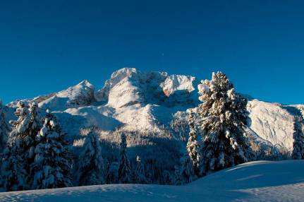 Escursione invernale Monte Braies Passeggiata facile per i masi Braies gode della fama di essere una valle tranquilla.