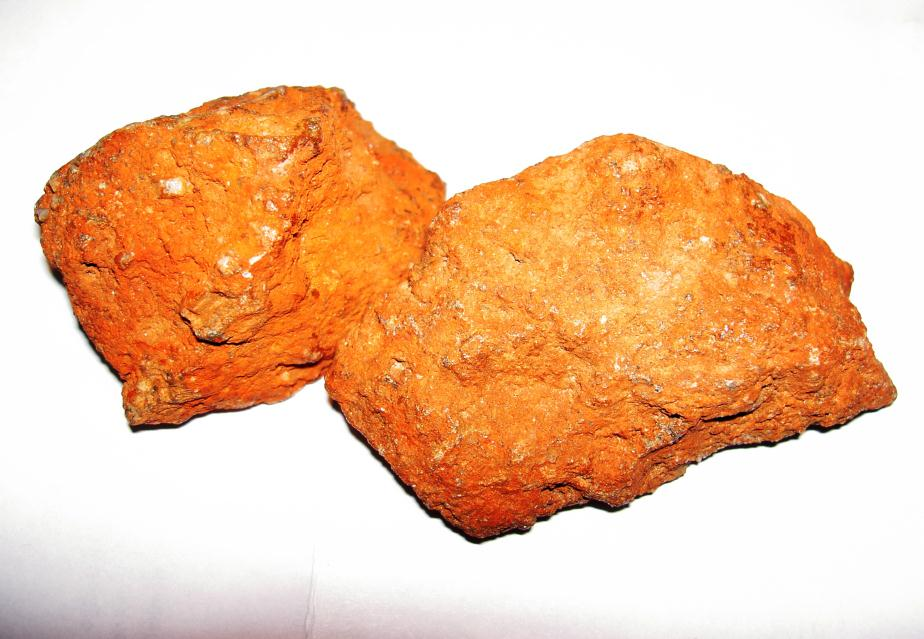 Minerale che insieme alla pirite si ritrova alterato, formando varie fasi secondarie.
