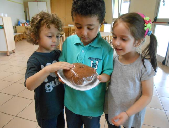 Poi, con un pezzettino di pasta frolla i bimbi hanno