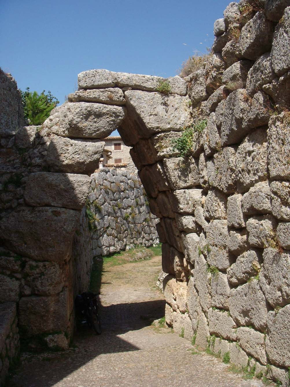 L acropoli di Civitavecchia, presso Arpino, le sue mura megalitiche