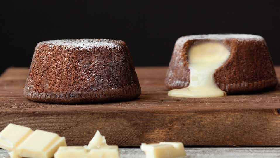 MONOPORZIONI Soufflè al Cioccolato e Cioccolato Bianco Soufflè al cioccolato fondente con un goloso cuore di puro cioccolato bianco liquido.