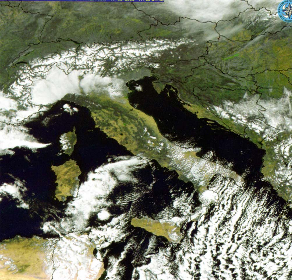 Satelliti L elevata risoluzione temporale e l ampia copertura spaziale, proprie delle osservazioni da satellite, consentono di monitorare l