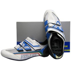 Calze da bici N. articolo: PB-29 Calze ideali per la bici con un materiale molto morbido e traspirante. Scarpe da Corsa CHF 30.00 N. articolo: PB-30 Scarpe per coloro che amano la bici da strada.