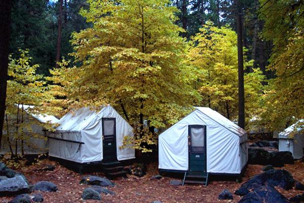 CAMPING: La sistemazione in campeggio è un modo per fare un viaggio in economia, una opzione certamente interessant.