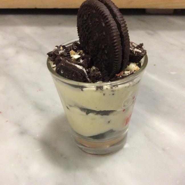 4 Oreo: 40gr panna, 10gr crema, 1 oreo sbriciolato, 1