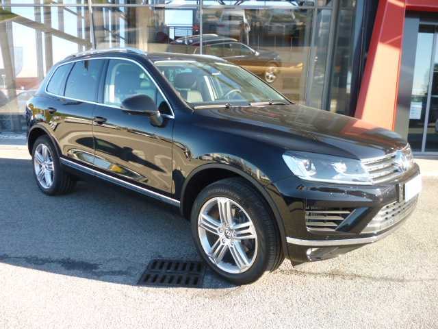 VW Touareg II 3.0 TDI 204 CV tiptronic BlueMotion Techn. Executive Touareg 2ª serie Immatricolazione: 12/ 2015 KM: 50 Carrozzeria: Fuoristrada Cilindrata: 2967 VW Tuareg 3.0 TDI V6 304 cv BMT.