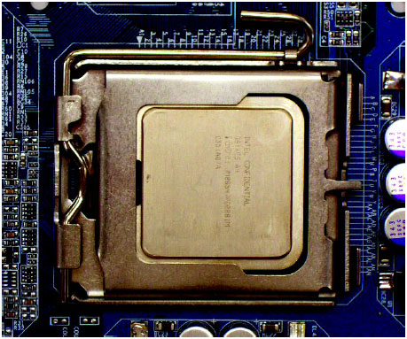 Se si desidera regolare la frequenza oltre le specifiche, farlo secondo le proprie specifiche hardware compresa la CPU, la scheda grafica, la memoria, il disco fisso ecc.