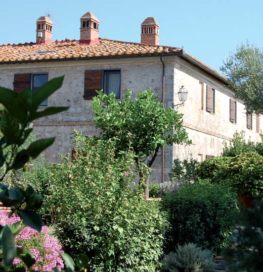 aree funzionali tra cui una piscina, un campo da tennis, un campo da bocce, la dépendance.