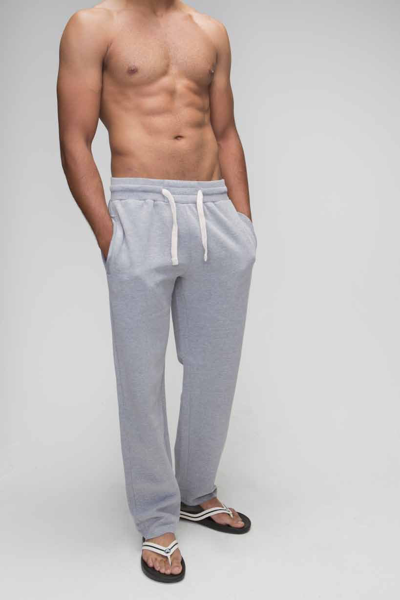 MAM90 NEW Superstar Trackpants 80% cotone, % poliestere, tessuto dal tocco morbido. Pantaloni con gamba dritta e relaxed fit. Tasche laterali, elastico in vita con cordoncino.