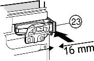 Avviamento u Montaggio della fascia di compensazione Fig. 12 (20) al centro dell'apparecchio: inserirla nella nervatura e agganciarla nelle toppe. u Avvitare la squadra di fissaggio Fig.