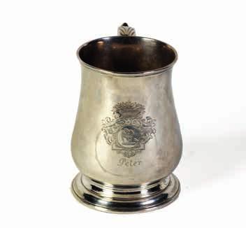 521 Mug in argento, Londra Giorgio II base a sezione circolare, corpo liscio con stemma araldico. Peso gr 171 alt.