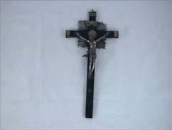 Lotto n. 138 - Crocifisso - Crucifix in metallo argentato, croce in legno nero. Silver plated, wooden cross.