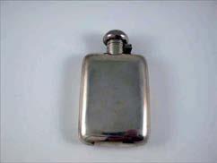 Lotto n. 009 - Fiaschetta - Flask in argento, corpo liscio. Silver, smooth body.