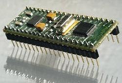 Microcontrollori Un microcontrollore o microcontroller, detto anche computer single chip è un sistema a microprocessore completo, integrato in un solo chip, progettato per ottenere la massima