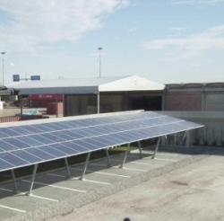 1) Parcheggio coperto da pensilina con impianto fotovoltaico