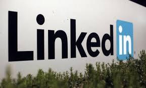 Per l'ambito professionale il principe di tutti i social è sicuramente Linkedin con i suoi 9 milioni di utenti e le 140mila aziende che ci girano intorno.