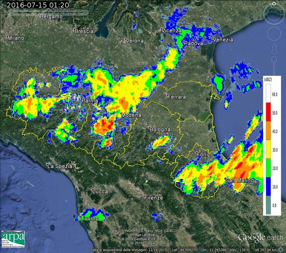 La parte occidentale del sistema si sposta abbastanza rapidamente da nord-est verso sud-ovest mentre le precipitazioni che