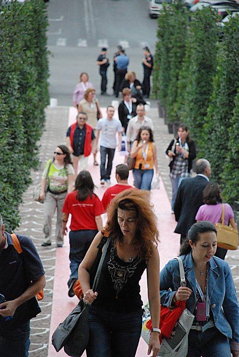 Diversi gli obiettivi della manifestazione: -da una parte rendere partecipi, coinvolti e consapevoli i cittadini rispetto a quelli che sono i grandi temi della sanità italiana con particolare