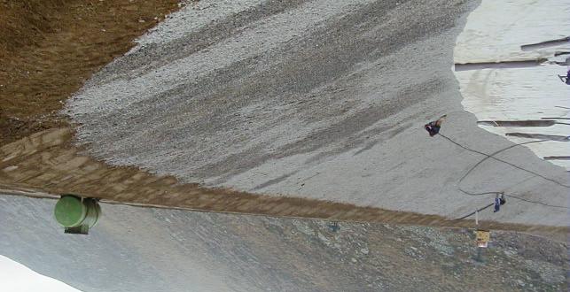 pannelli di geocelle, riempito col terreno di copertura e posato sopra un geotessile nontessuto protettivo ed eventualmente rinforzato con tiranti in anima tessile.