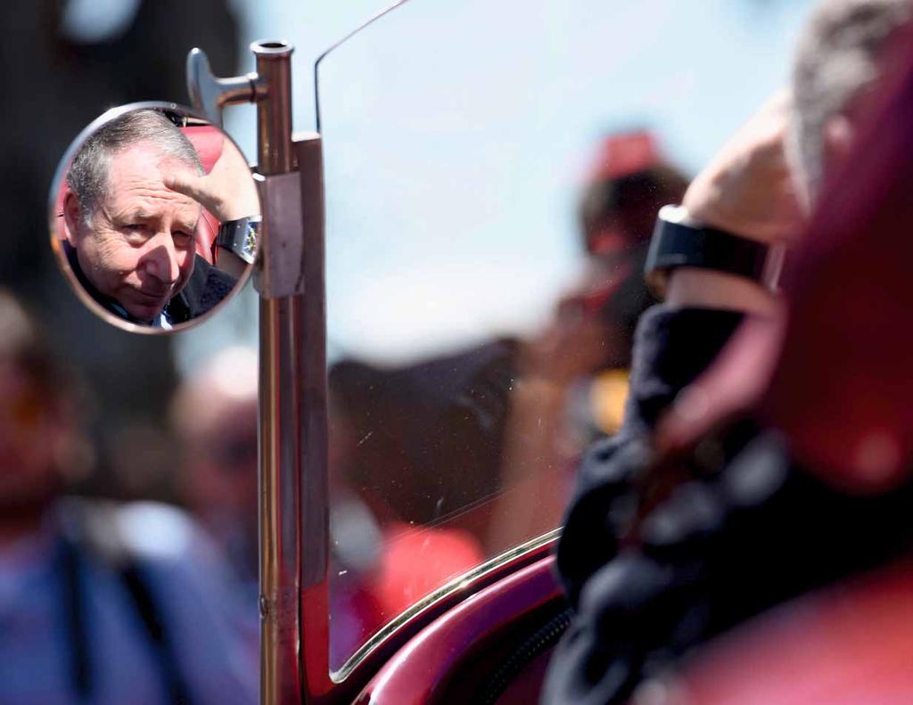 1 LE GLORIE Riflesso nello specchio dell Alfa 6C che ha guidato, il presidente Fia Jean Todt (foto 1); Andrea De Adamich (2); Vic Elford (3); Sandro