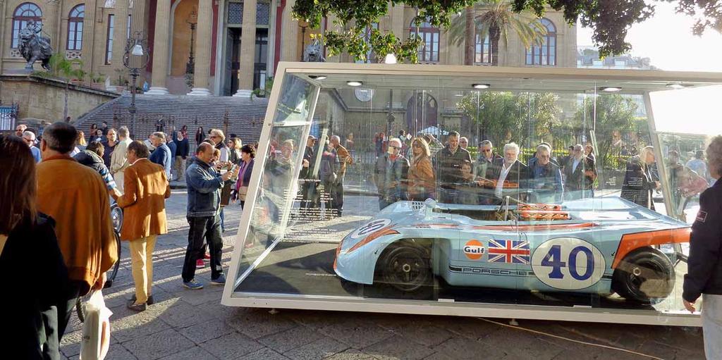 EVENTI TARGA FLORIO BICICLETTA Porsche, detentrice del record di vittorie in Sicilia (in basso, a sinistra Van Lennep nel 1973 su 911 RSR), è scesa in forze: sopra, la 908/03 detta bicicletta, in