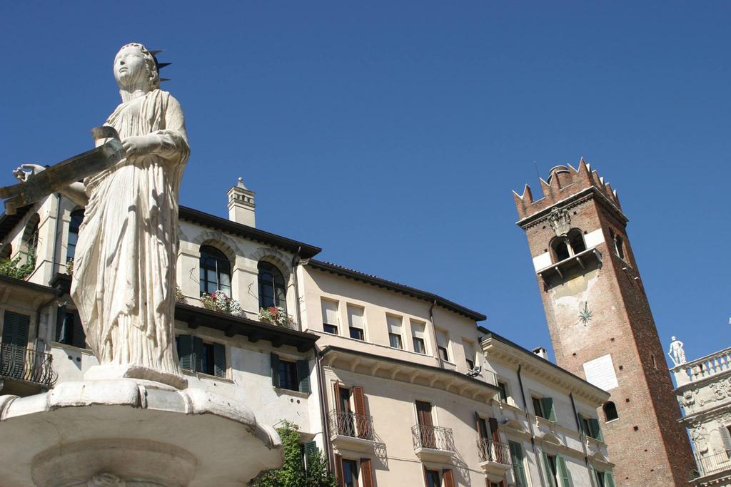 Piazza delle Erbe je začarani kutak Verone, možda i najvrjedniji.