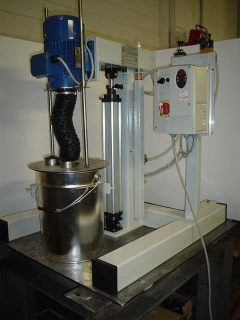Dispersore/mescolatore MD 60 per latte, vasche e fustini da 5 a 60 litri.