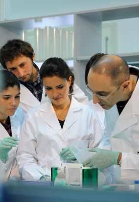 104 LAUREATI OCCUPATI A UN ANNO DALLA LAUREA % 28,5 ACCESSO A NUMERO PROGRAMMATO Il processo di una scoperta scientifica è, in effetti, un continuo conflitto di meraviglie.