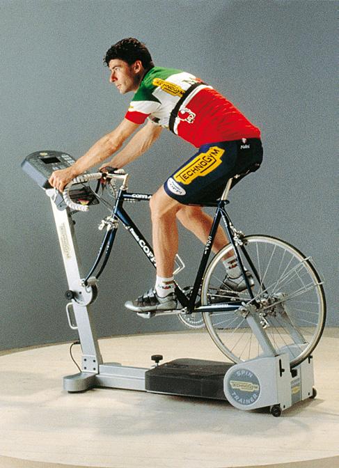 LE GRANDI IDEE NON NASCONO PER CASO. MYCYCLING nasce dalla volontà di dare un erede allo SPINTRAINER, con il quale Technogym ha rivoluzionato l allenamento indoor negli anni novanta.