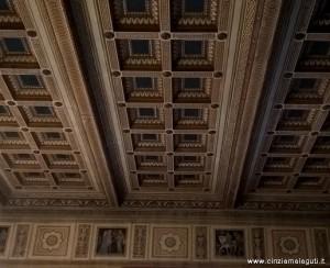 Riario, soffitto di una sala Palazzo Tozzoni Dalla piazza, un intreccio di strade conduce in via Garibaldi dove potrete