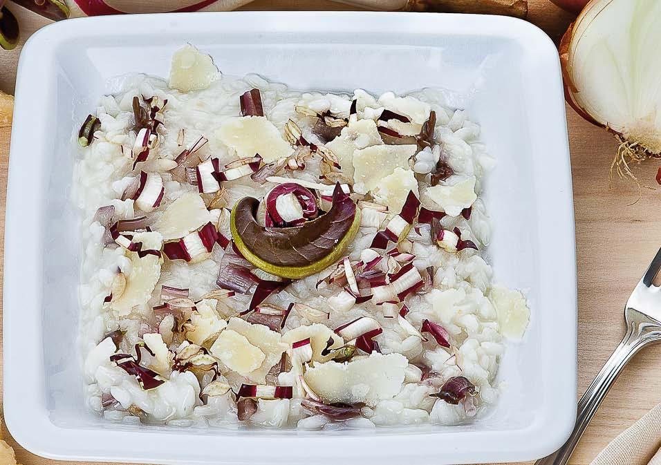 Risotto al radicchio trevigiano Ricette Preparazione: 20 minuti Cottura: 25 minuti Difficoltà: Facile Preparazione Preparate il brodo vegetale.