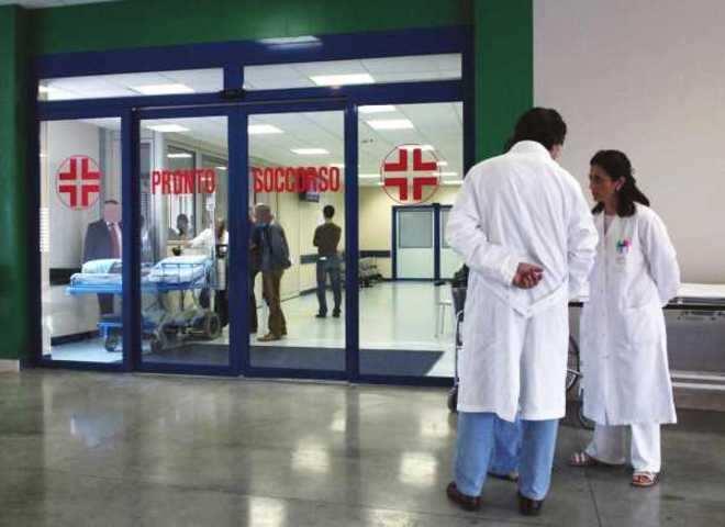 SCENARIO IN AOUTS Nel 2014-2015 avvio di un progetto dedicato Sperimentazione di un nuovo servizio operativo all interno del Pronto Soccorso ( 2 sedi ), in sinergia con la rete