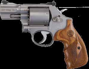 Per non parlare del look accattivante, in fin dei conti anche l occhio vuole la sua parte 686 MAG-COMPETITOR Il revolver più noto e apprezzato del catalogo Smith & Wesson, completamente reinventato: